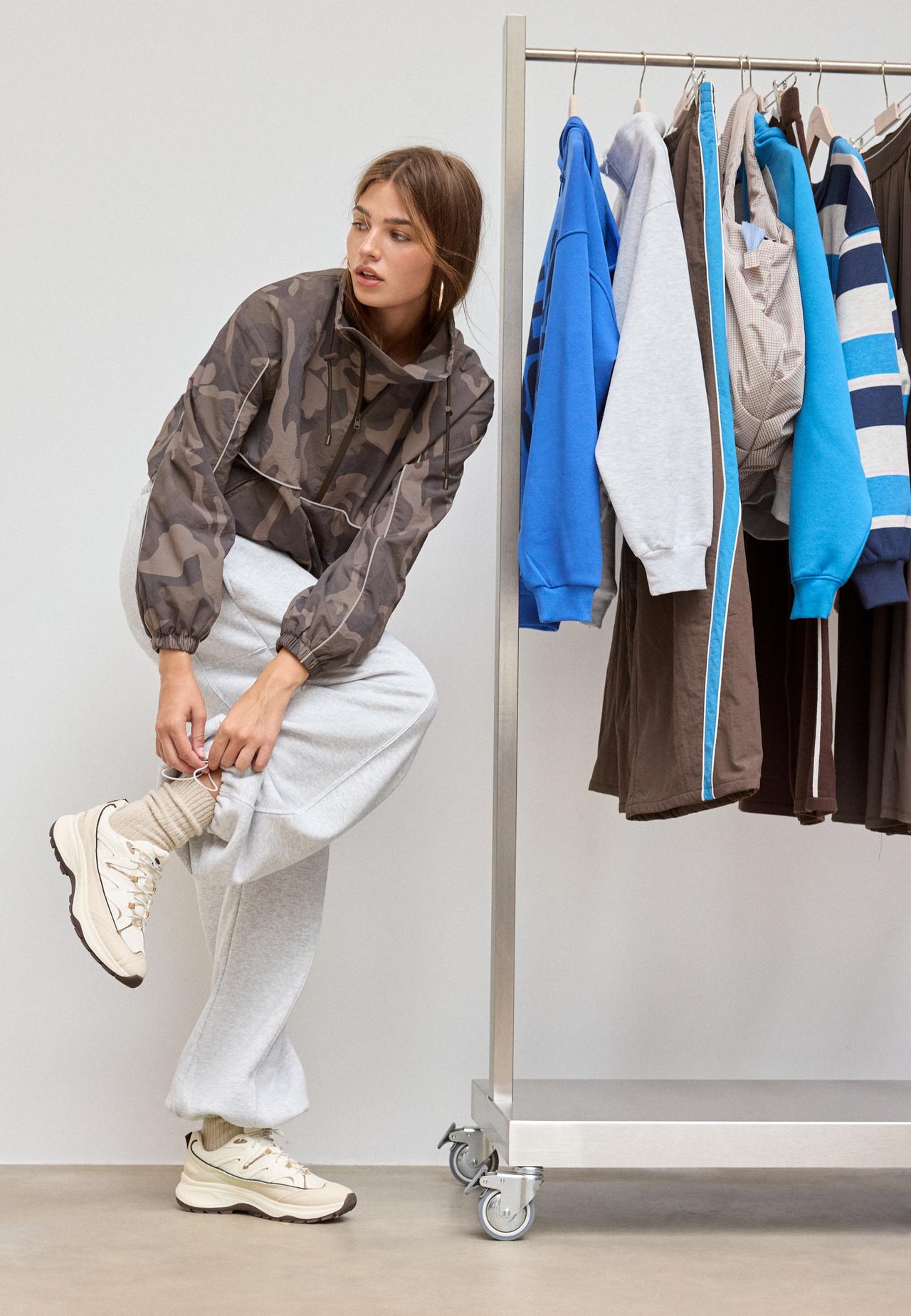 Plush barrel jogger trousers with toggles — Grey melange
