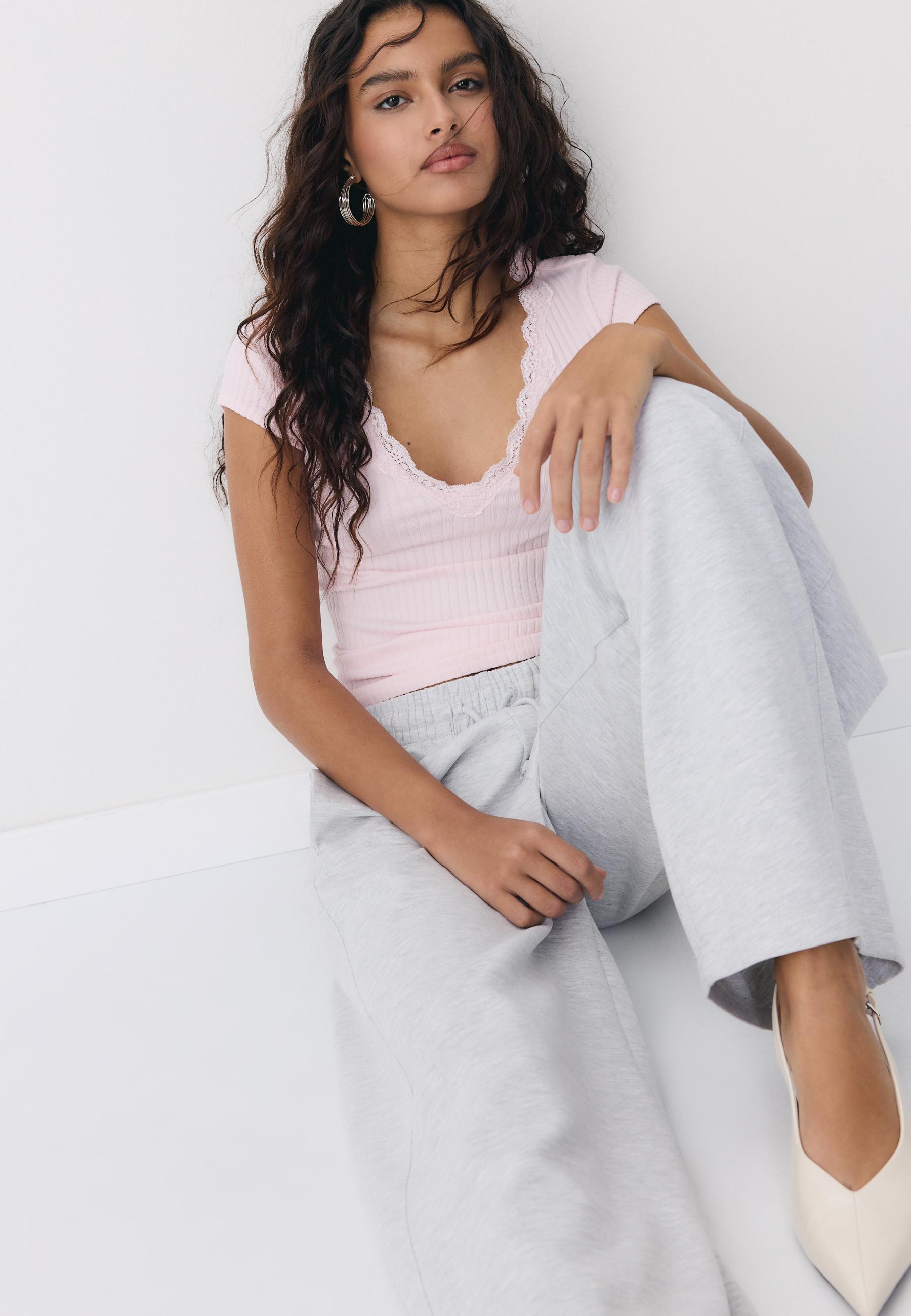 V-neck lace short sleeve T-shirt — Salmon pink