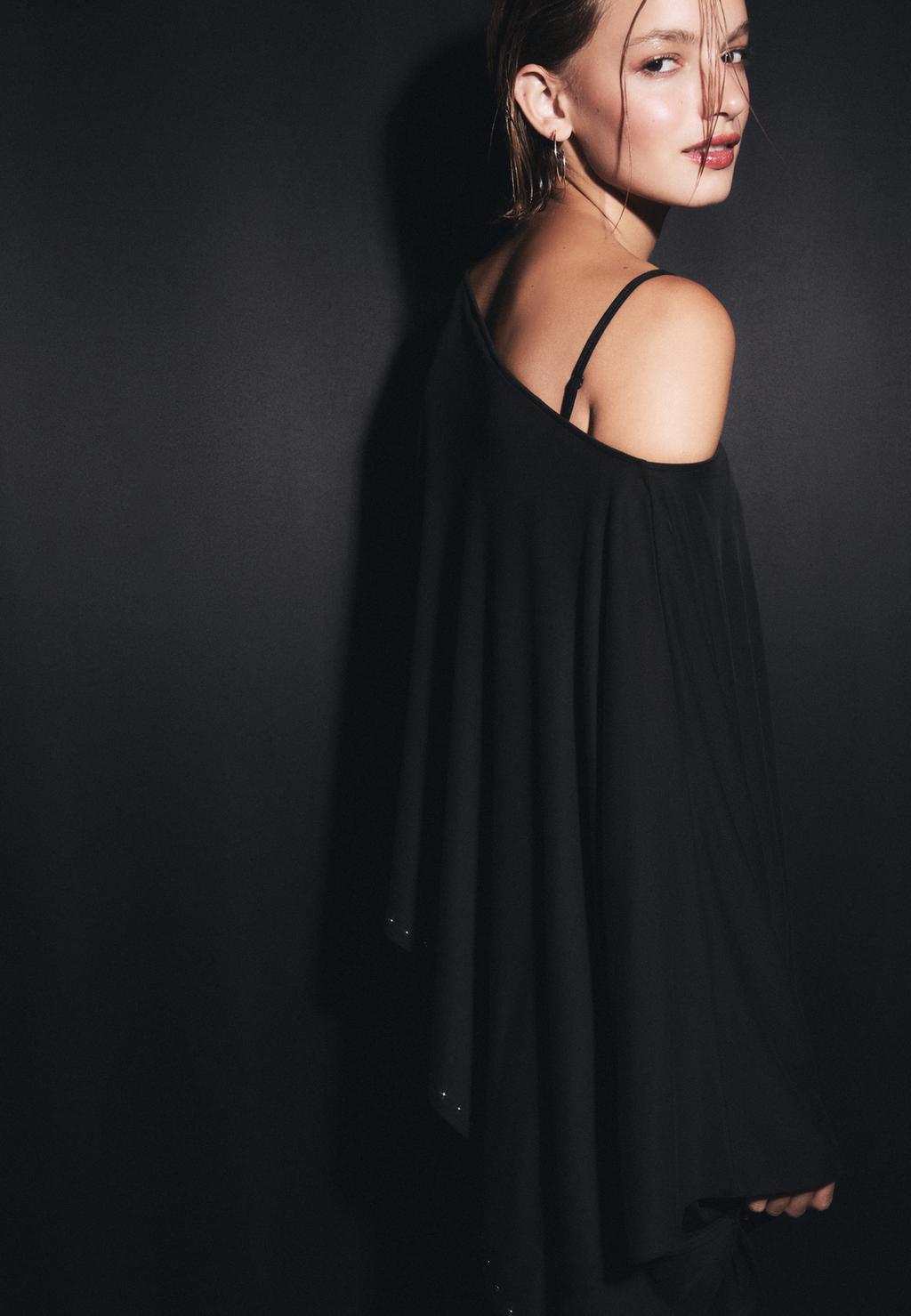 Kupro pelerina su kniedėmis