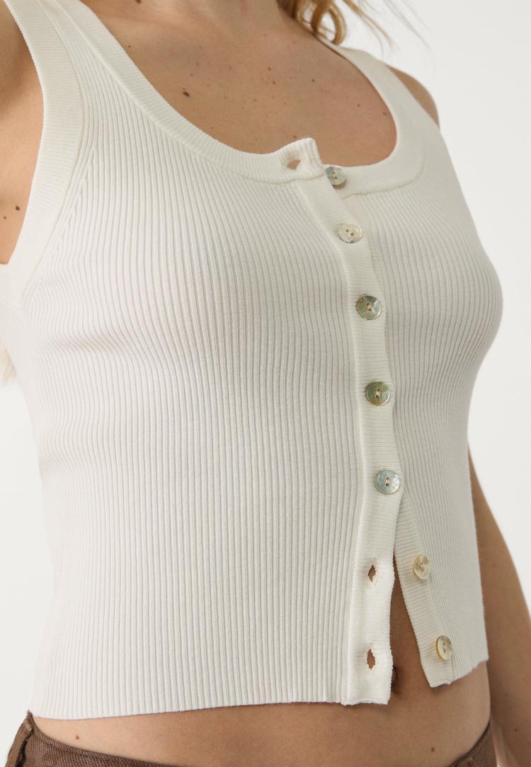 geripptes-stricktop-mit-knopfen