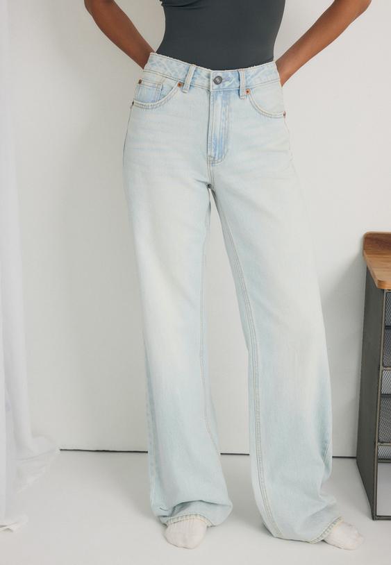 Stradivarius D92 Recht Model Jeans Met Brede Pijpen Lichtblauwe Denim Wassing 32
