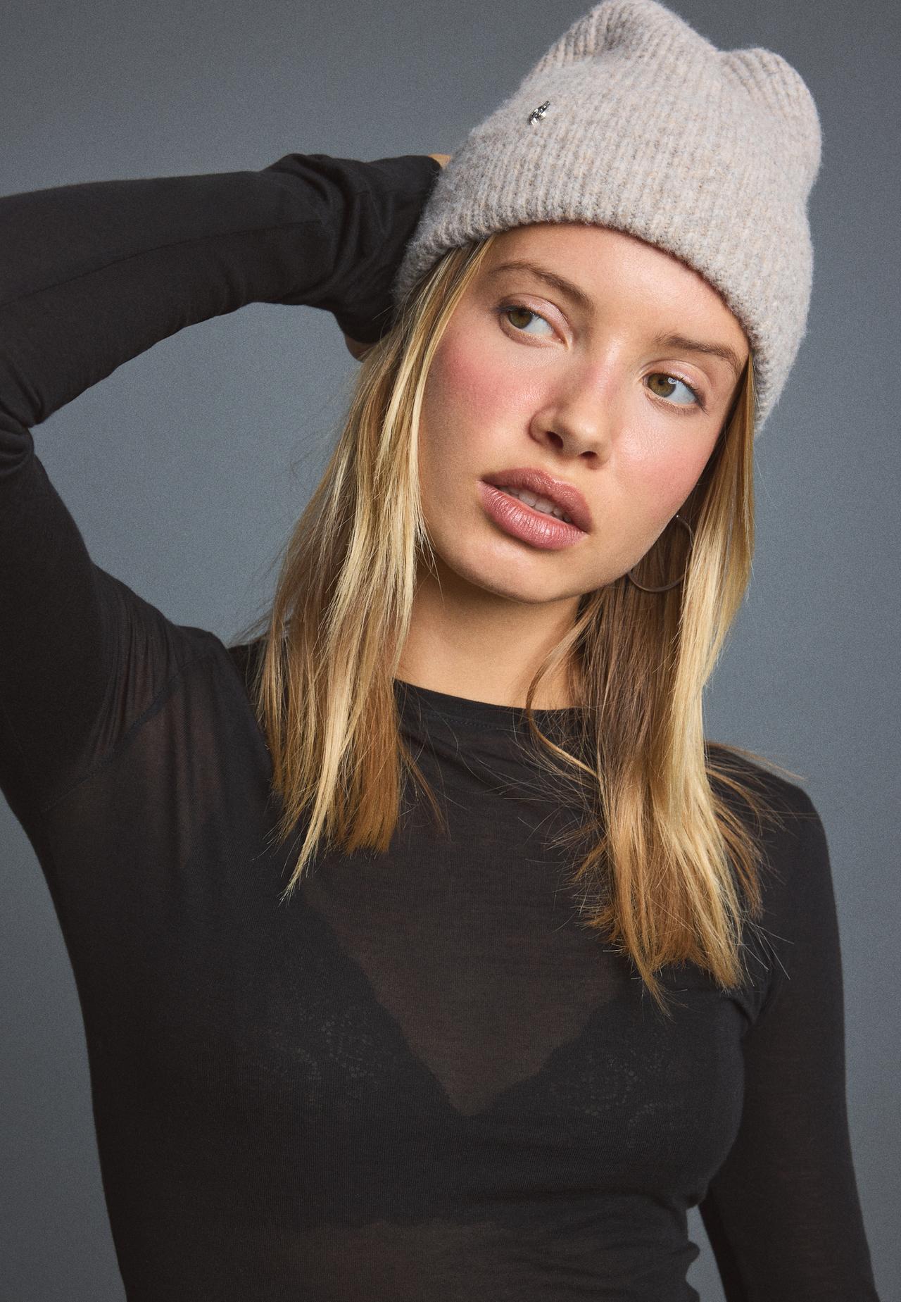 Basic knit beanie — Stone