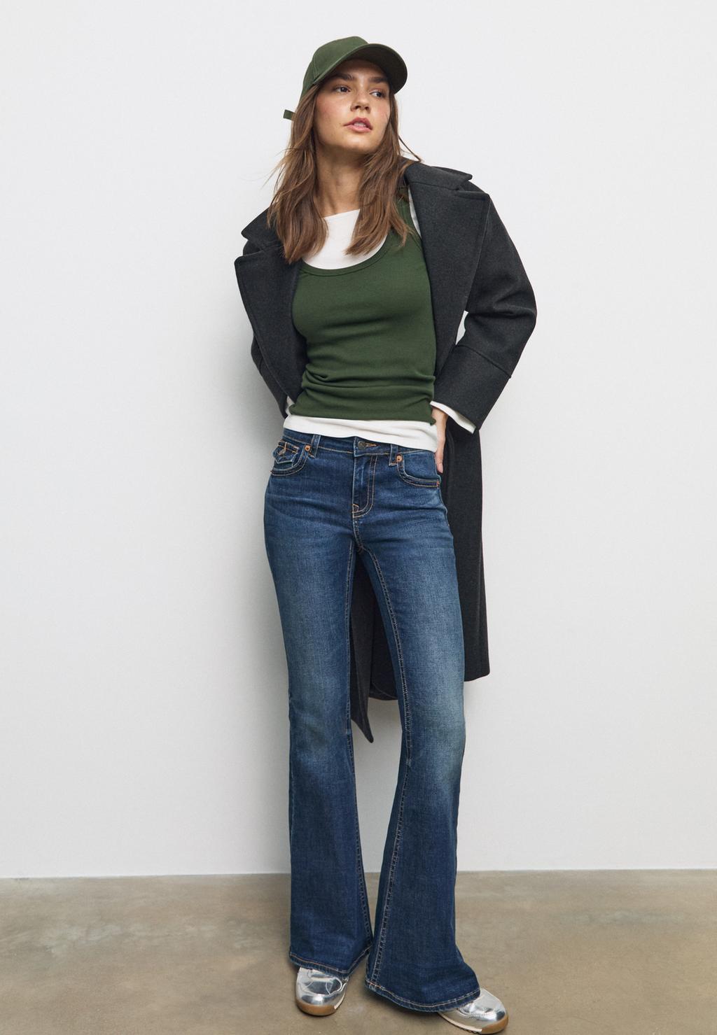 D04 low rise flared jeans