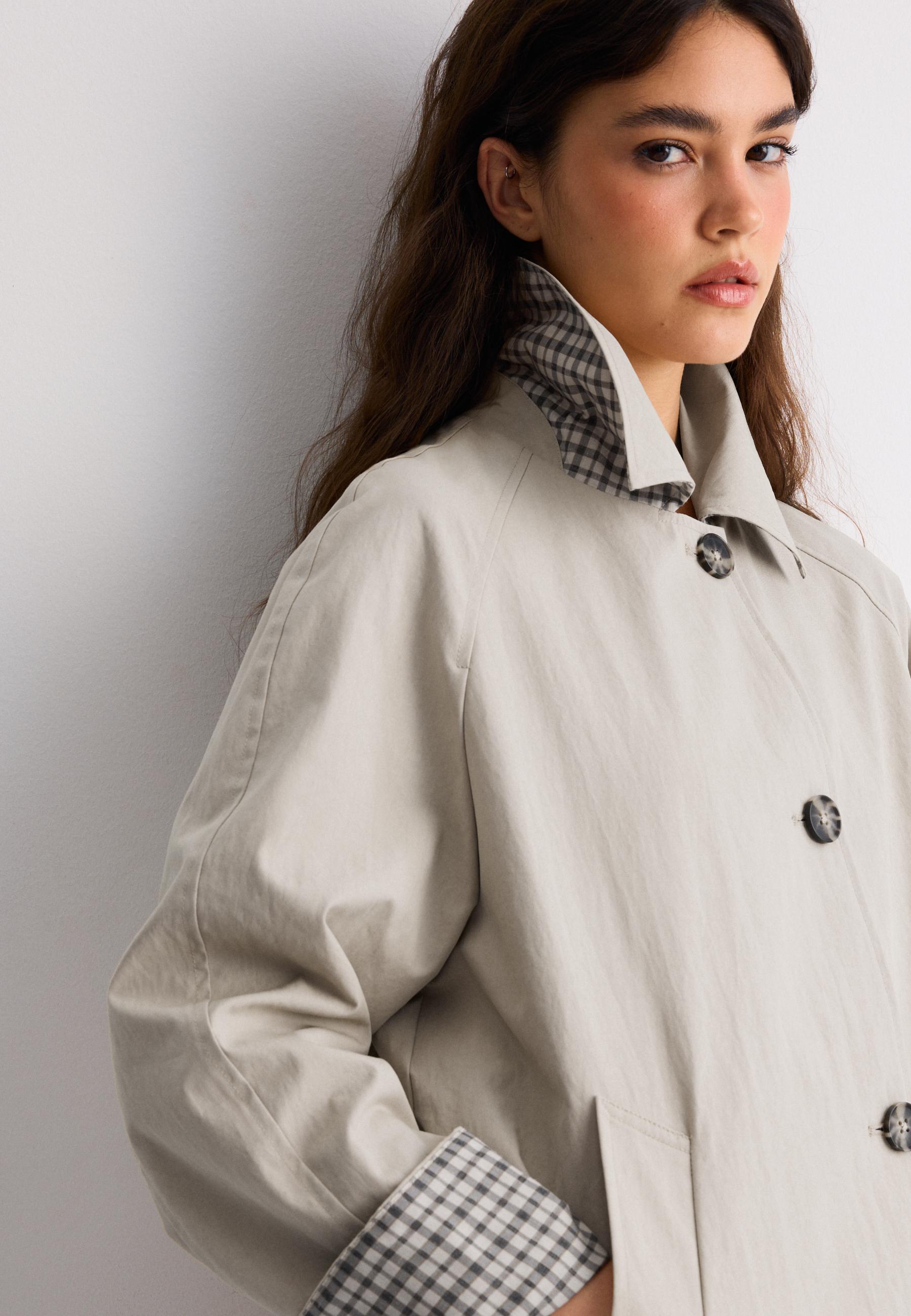 Check-lined long trench coat — Beige