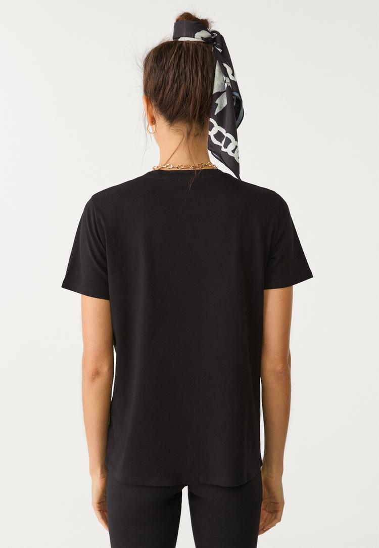 camiseta basica regular fit cuello redondo