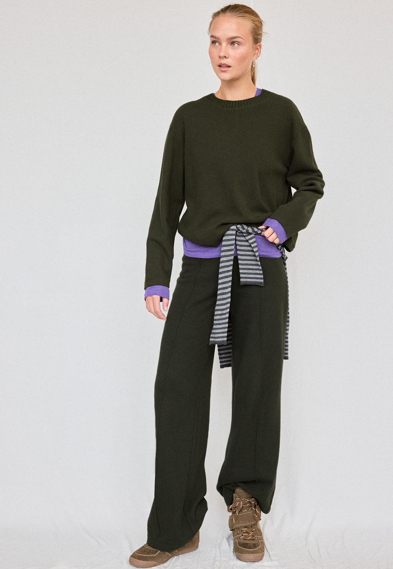 Soft-touch pintuck trousers — Khaki