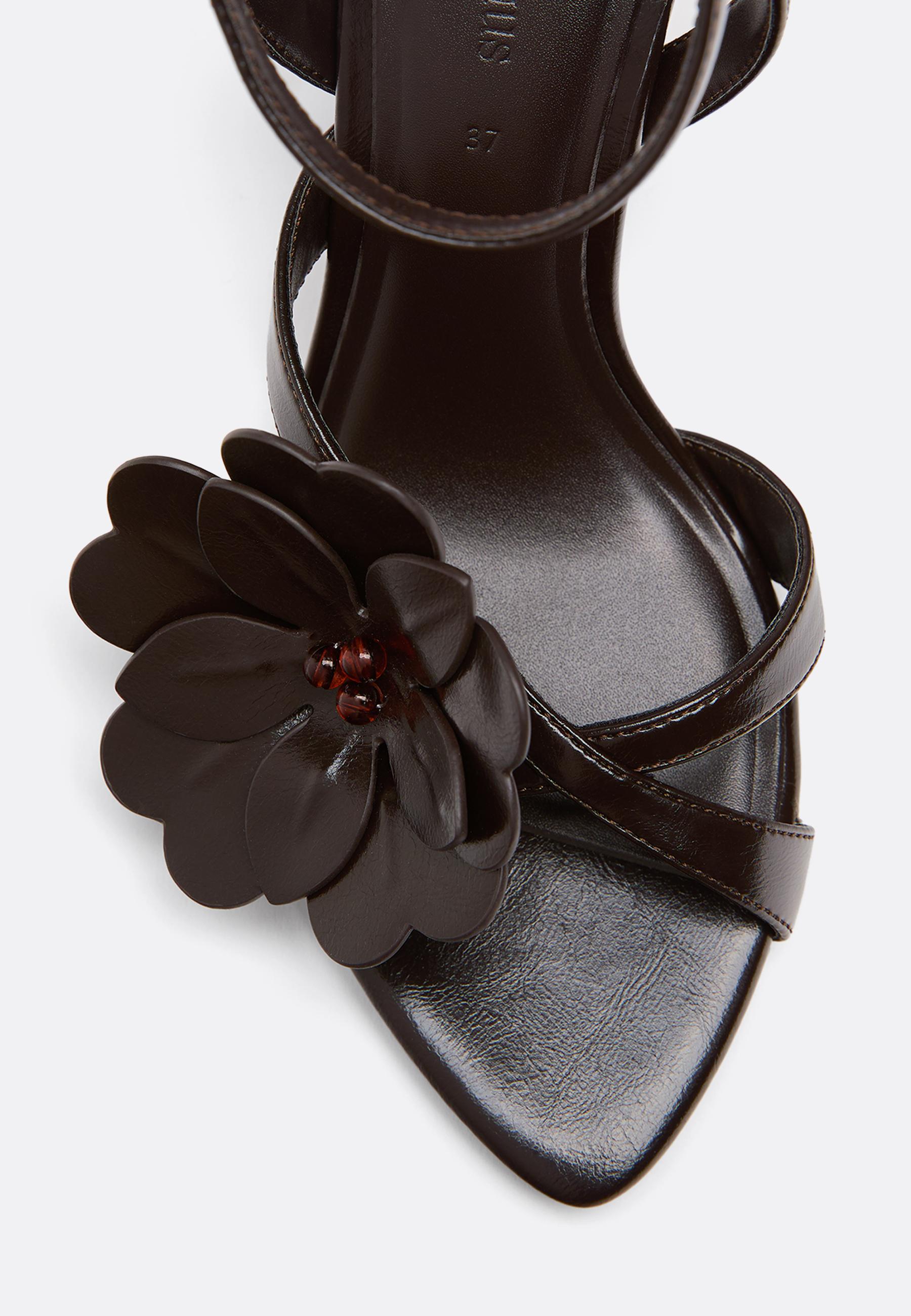 Heeled flower sandals — BROWN
