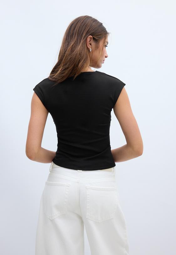 camiseta basica fitted fruncida