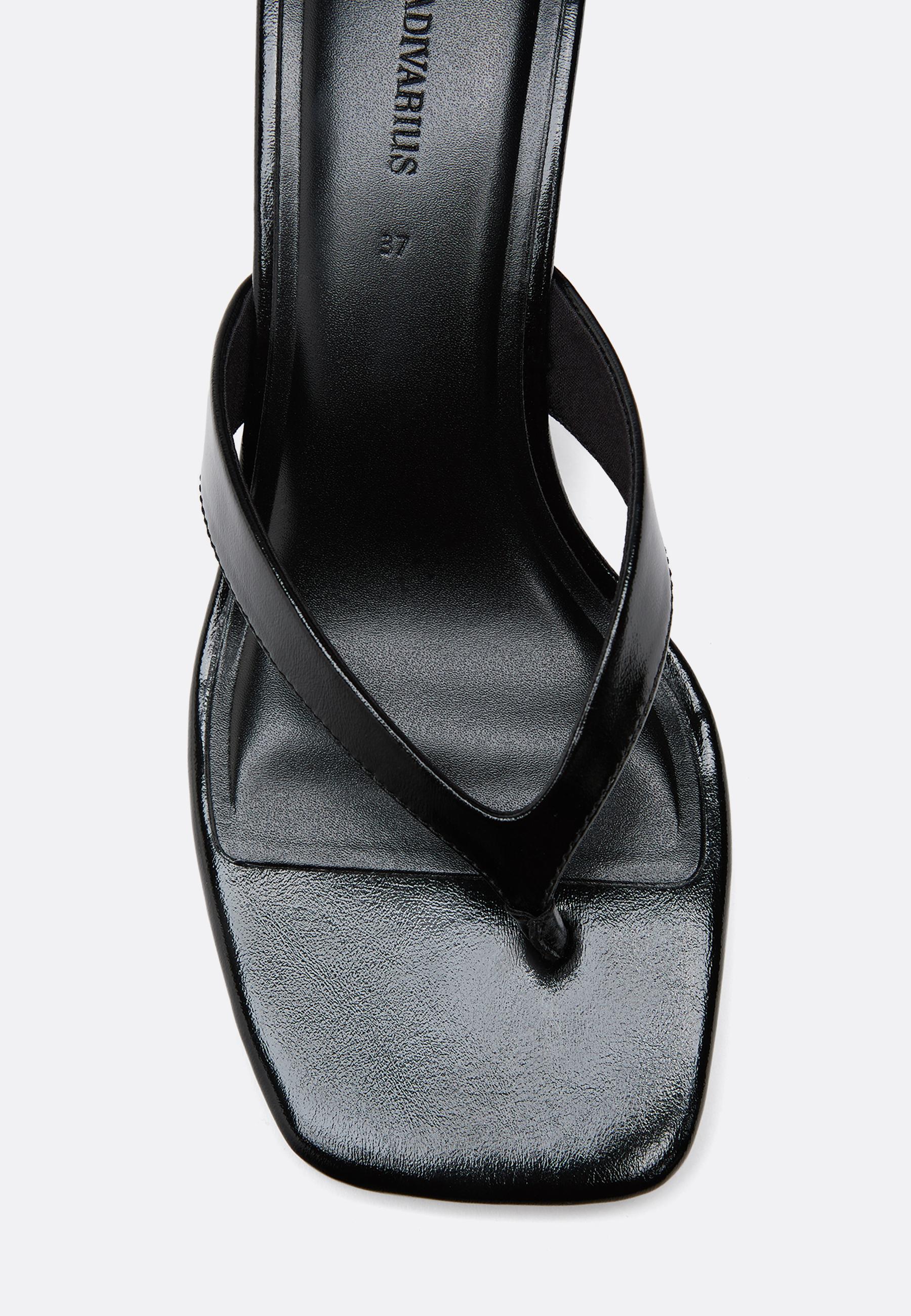 Thong heeled sandals — BLACK