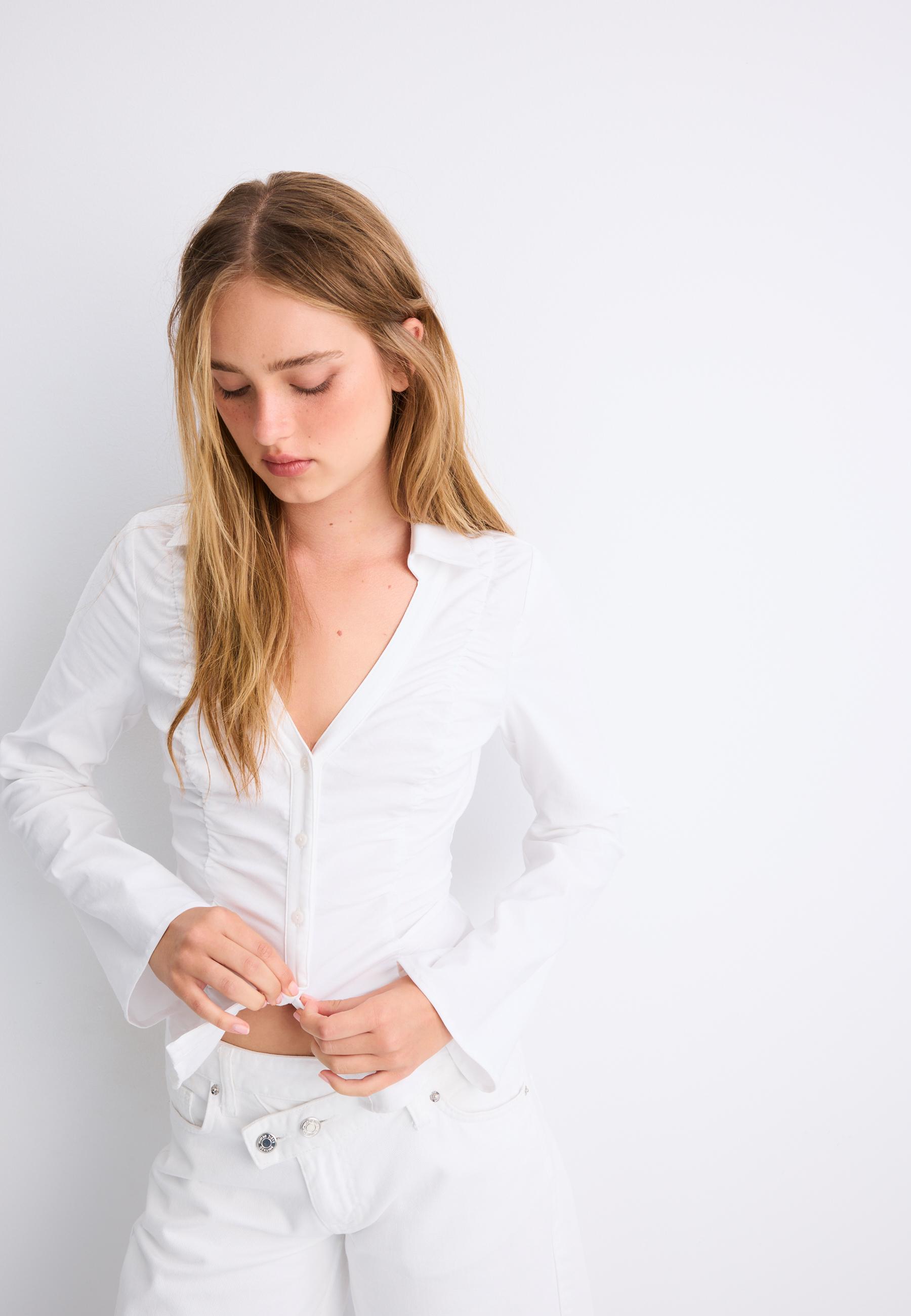 V-neck gathered shirt — White