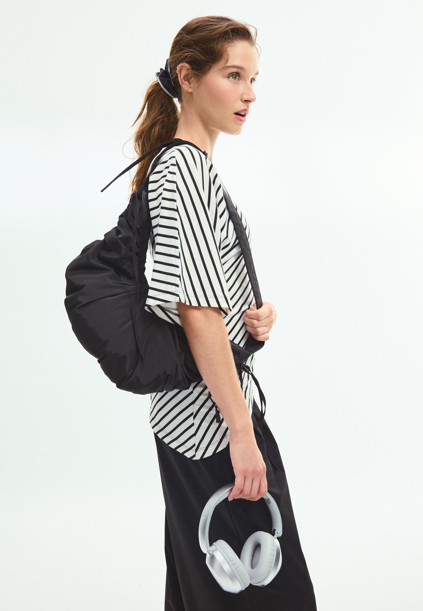 Ruched fabric crossbody bag — Black