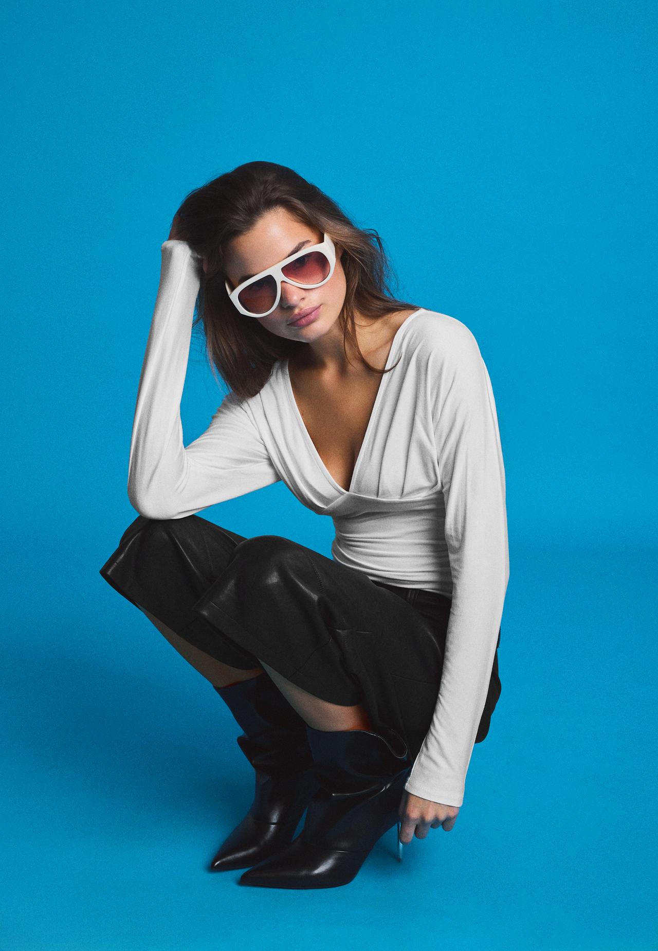 Long sleeve V-neck T-shirt — Ecru