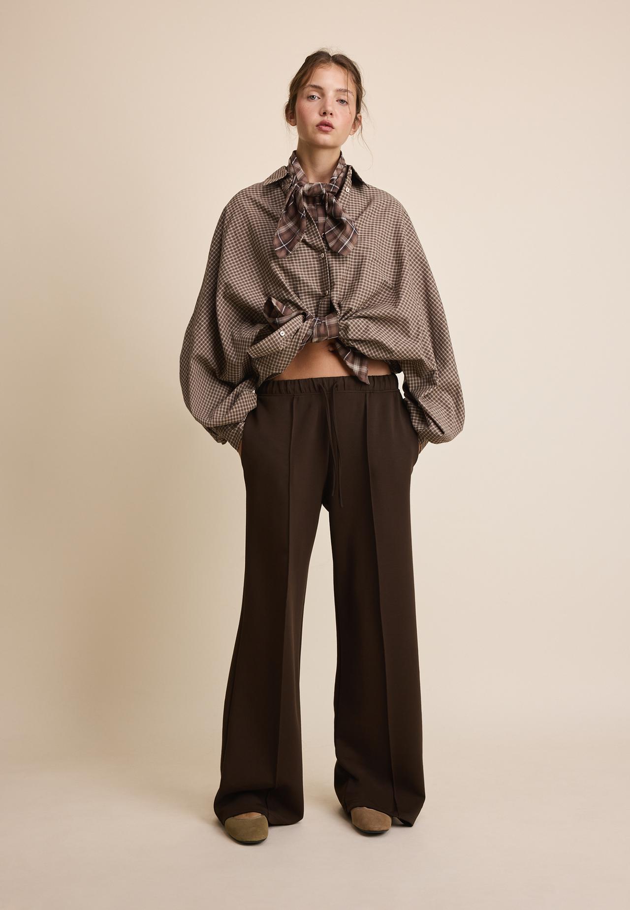 Soft-touch wide-leg jogger trousers with pin tuck — Brown