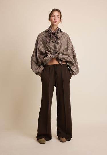 Soft-touch wide-leg jogger trousers with pin tuck — Brown 1
