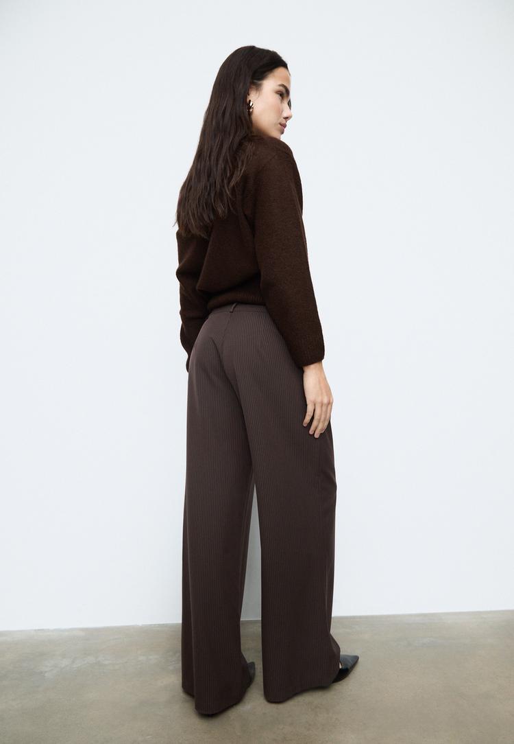 freizeithose-mit-uberkreuzter-bundfaltenhose-mit-streifen