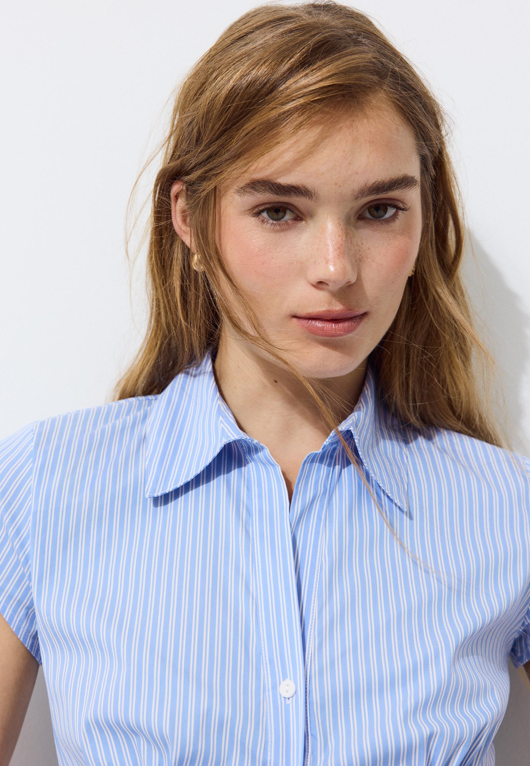 Short sleeve under-bust shirt — Sky blue
