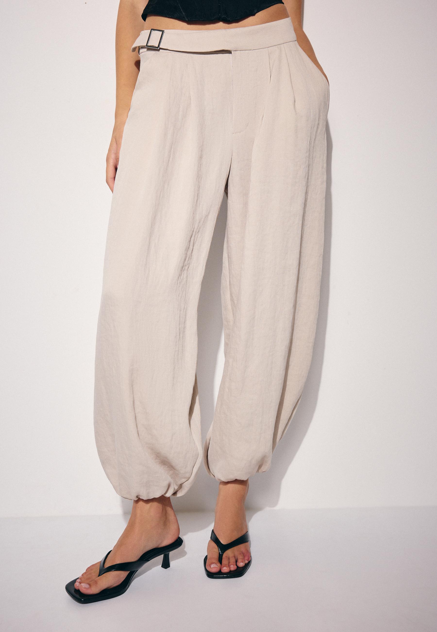 Sarouel trousers with buckle — Ecru