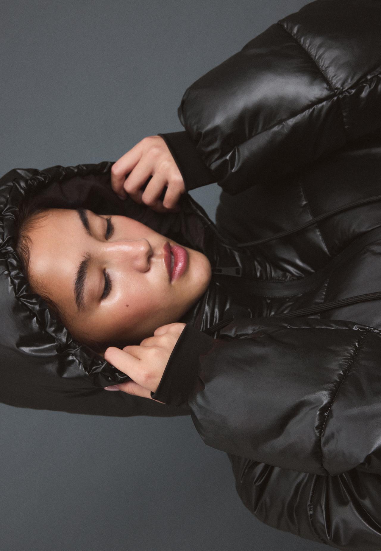 Metallic hooded puffer jacket — Black