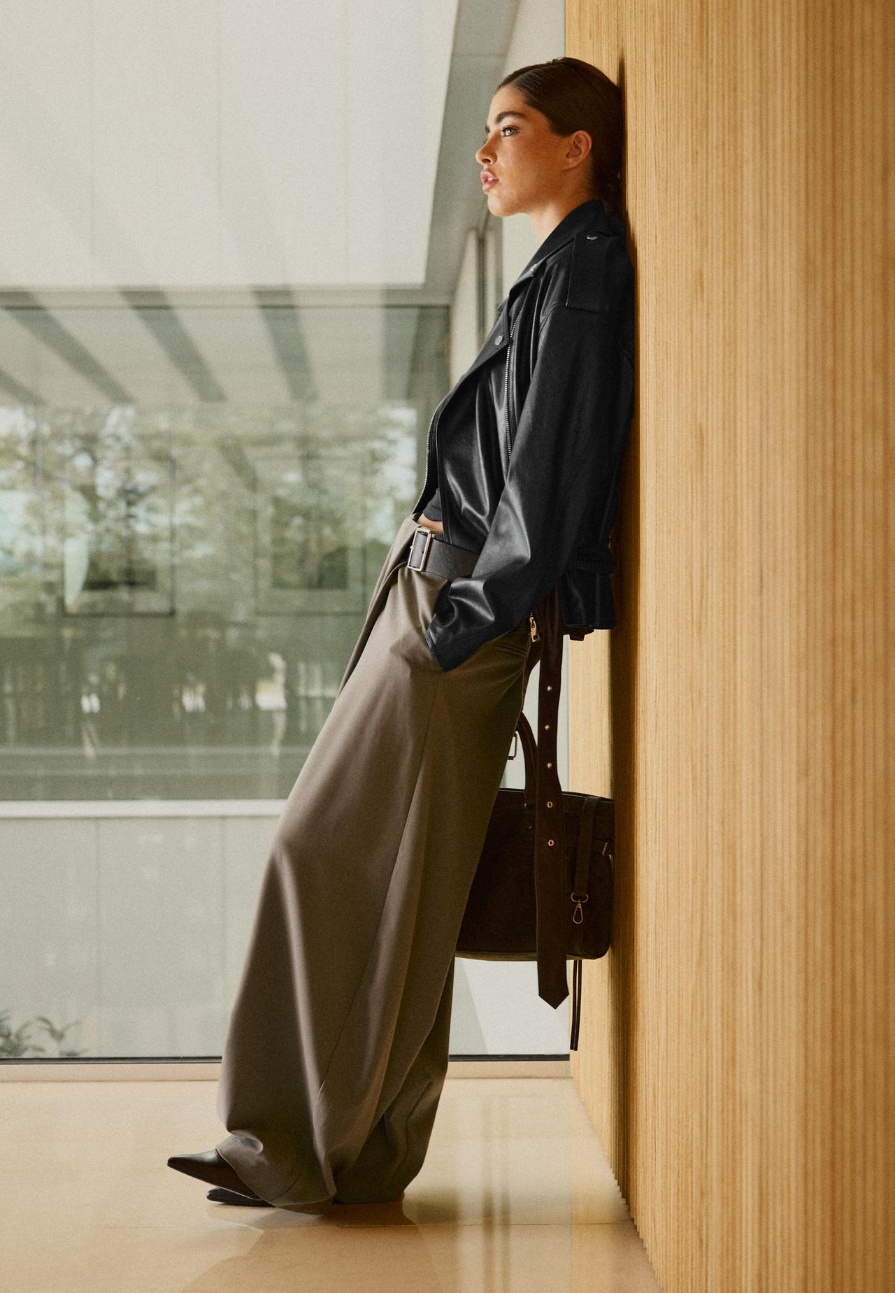 Smart trousers with belt and darts — Khaki