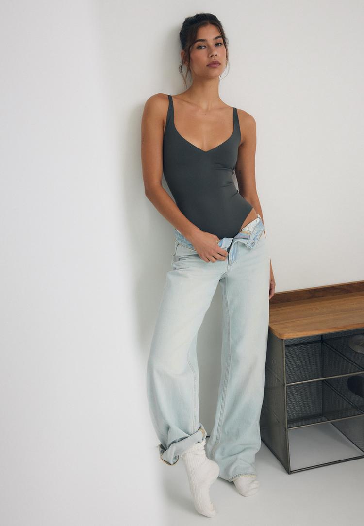 Stradivarius D92 Blugi Drepți Largi Cu Rupturi Efect Prespălat Denim Albastru Deschis 38