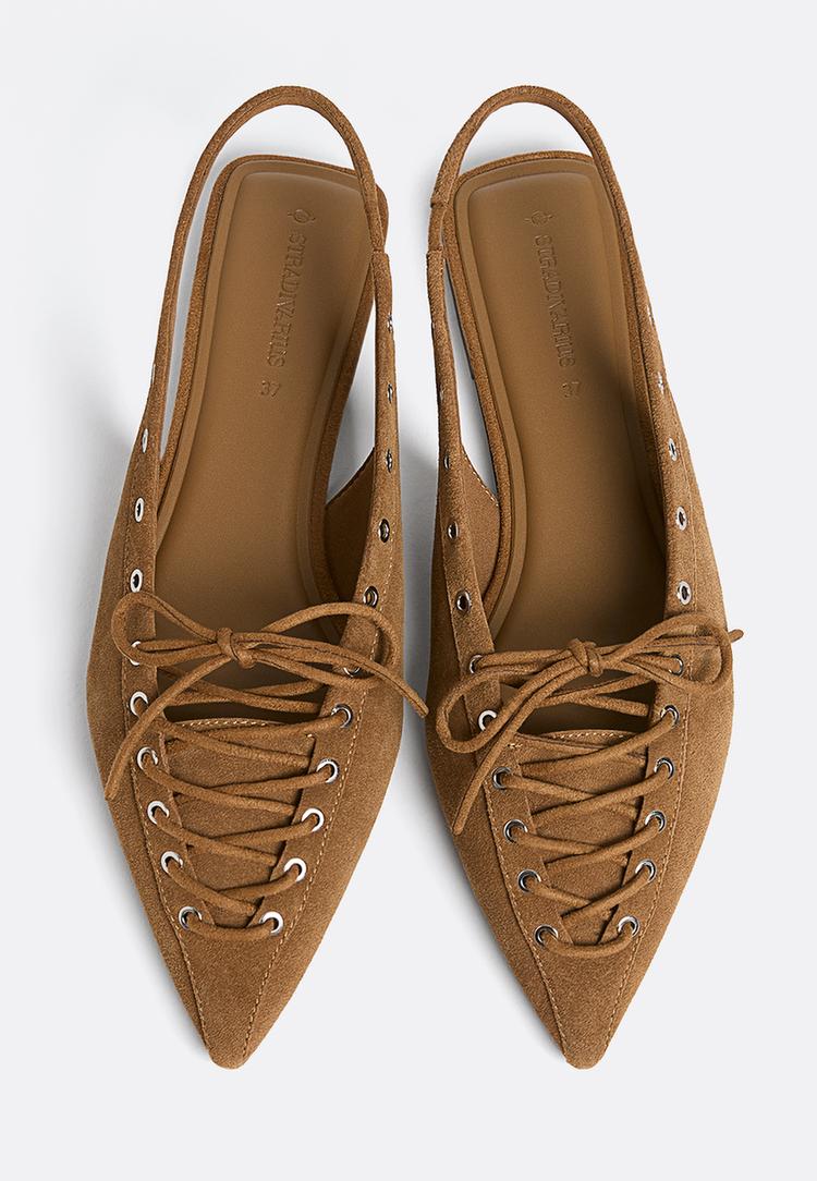 flacher-schuh-aus-rauleder