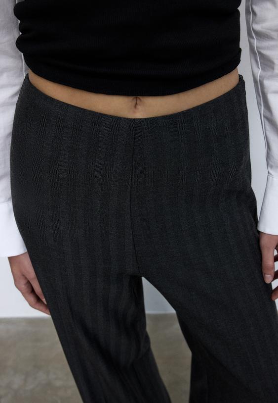 soepelvallende geklede broek