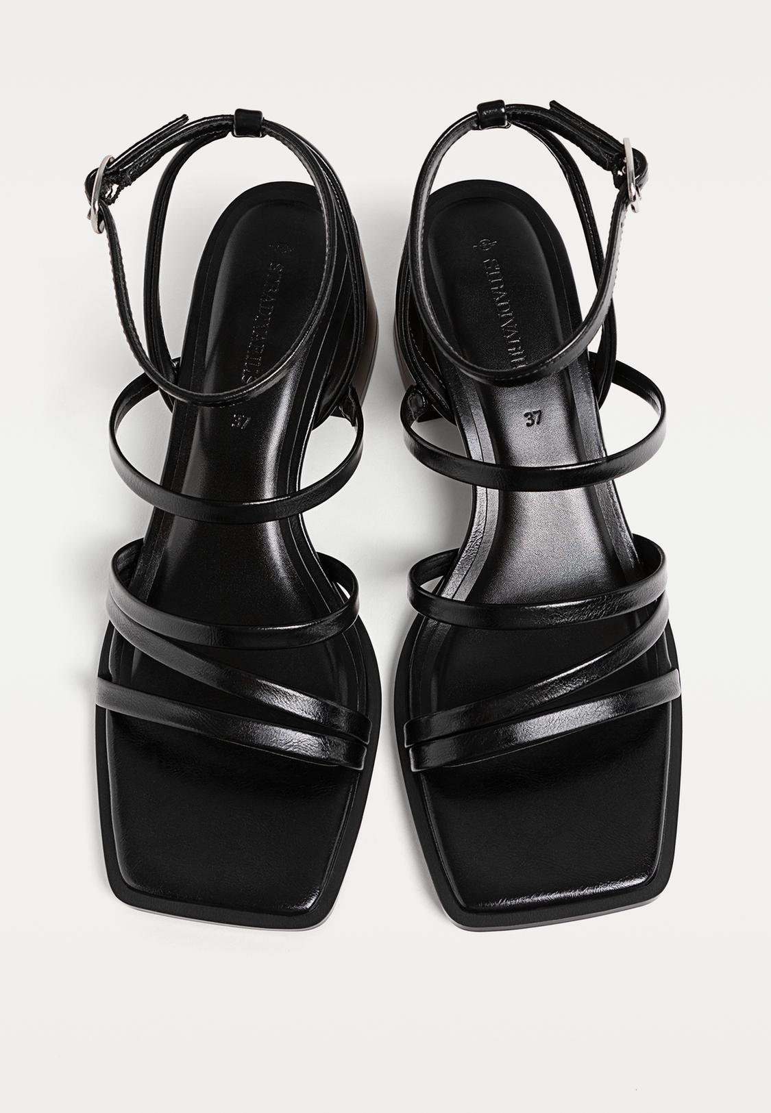 Sandalias tacón ancho tiras