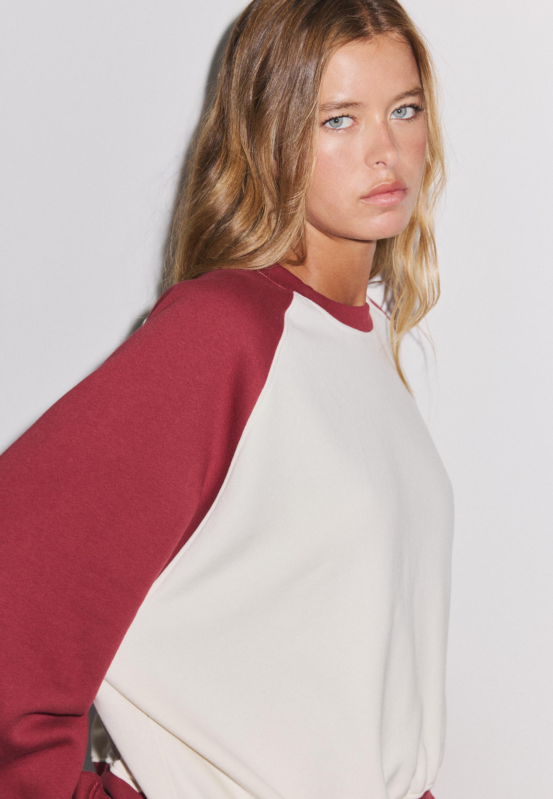 Contrast cropped sweatshirt — Dark red