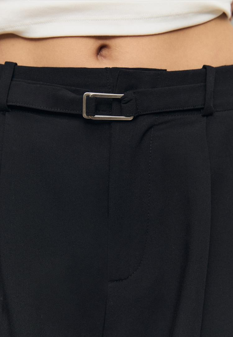 pantalon vestir ancho detalle hebilla