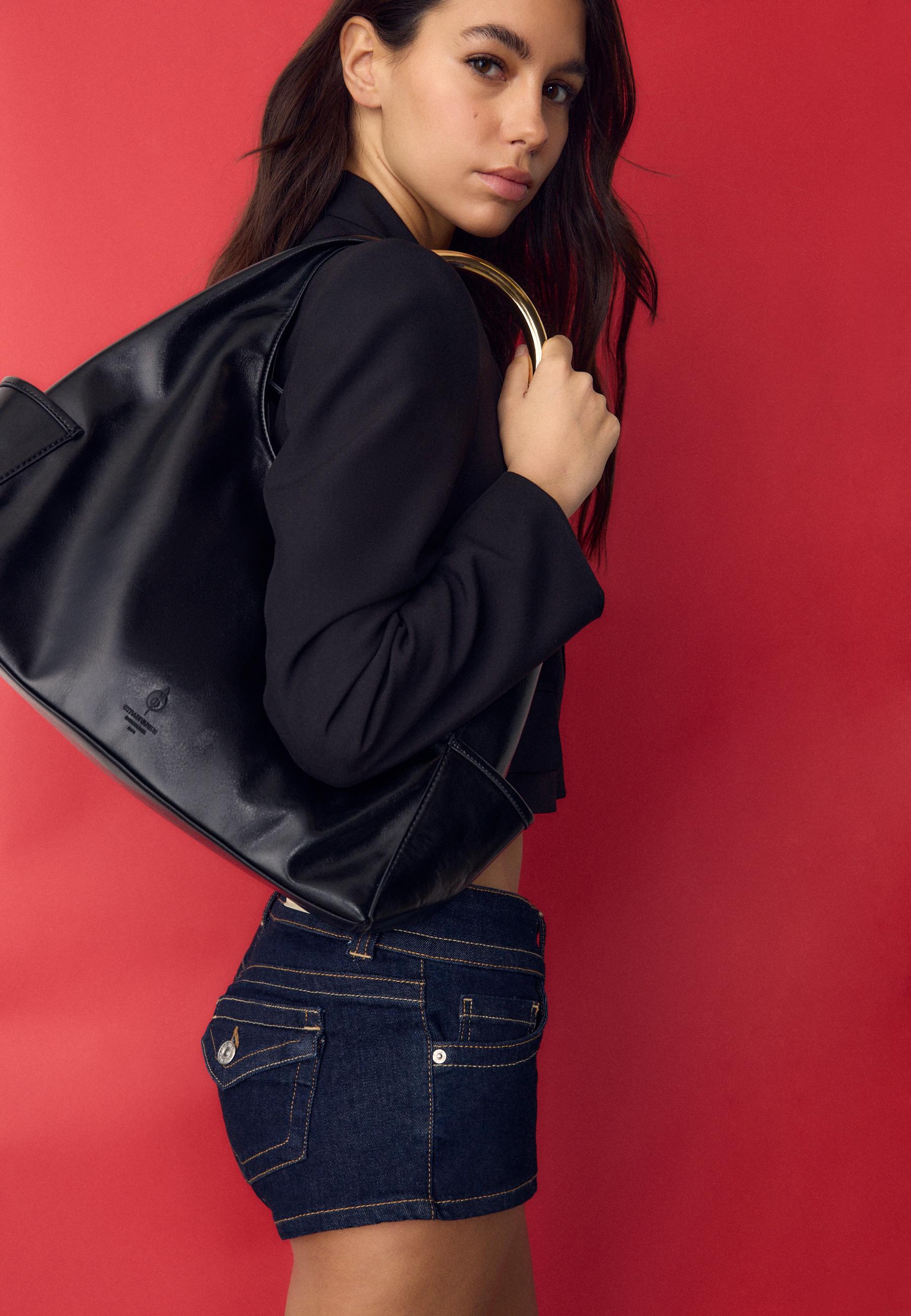 Shoulder bag with metallic handle — Black