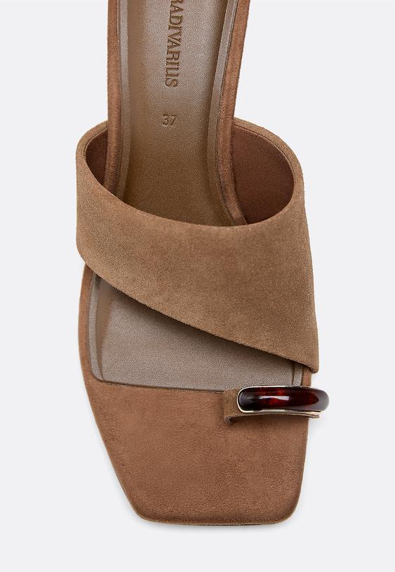 Кожени Сандали Със Средновисок Тънък Ток