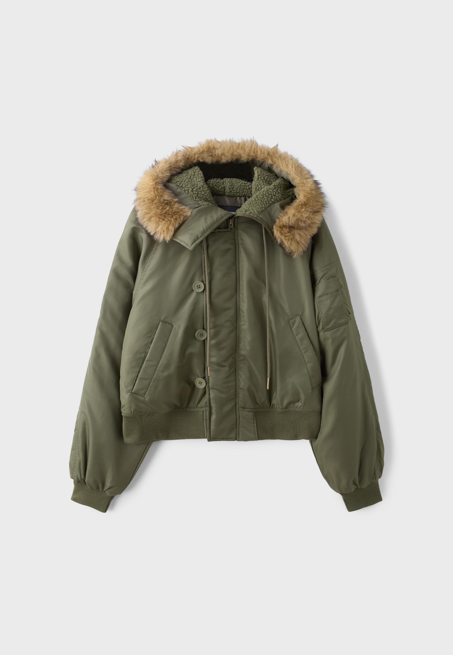 Cazadora corta capucha