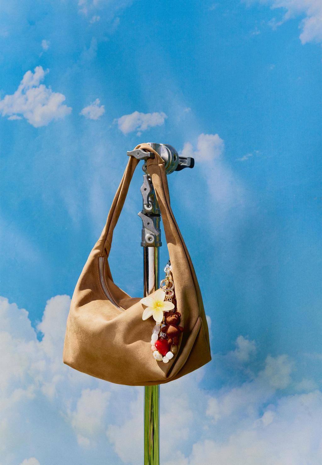 Schultertasche mit Griffdetail