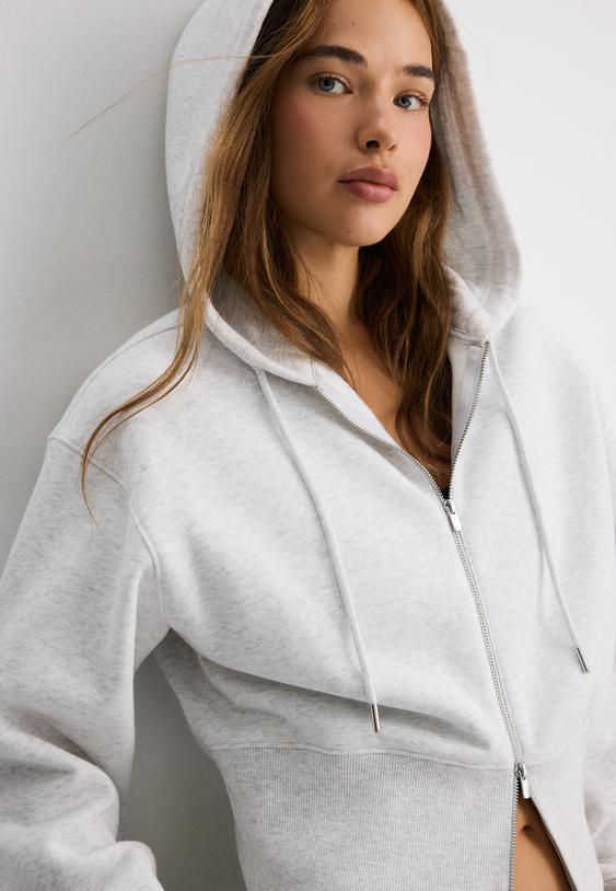 sweatshirt com capuz e fecho de correr