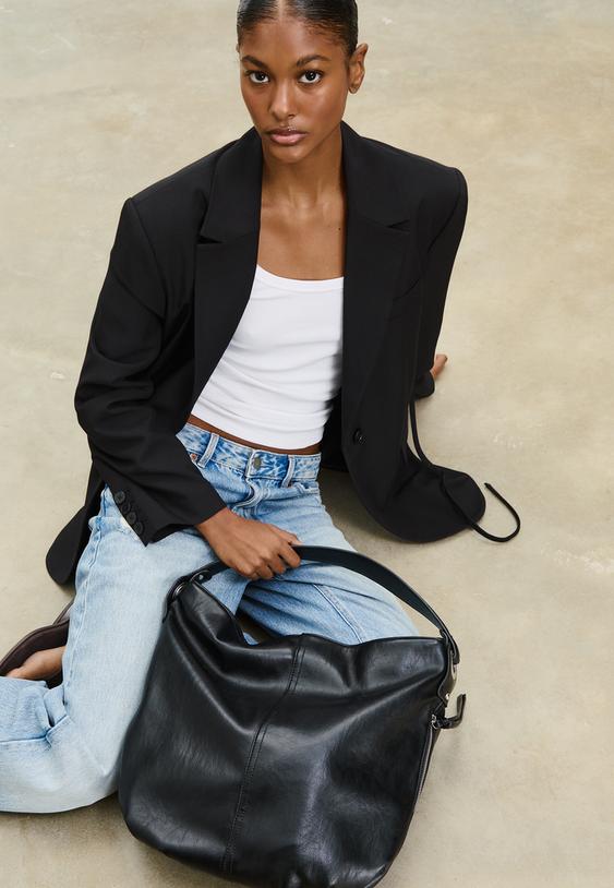 shoulder bag with zip