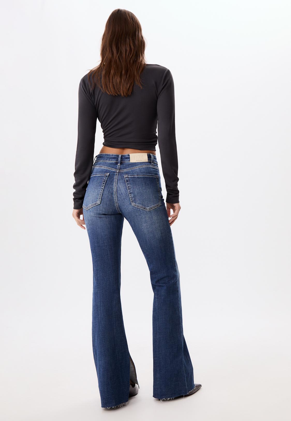 D74 Slit fit flared jeans Women's fashion Stradivarius