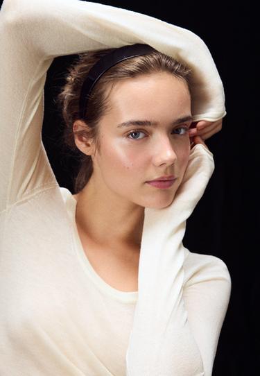 Basic wool and silk round neck jumper — Vanilla 6