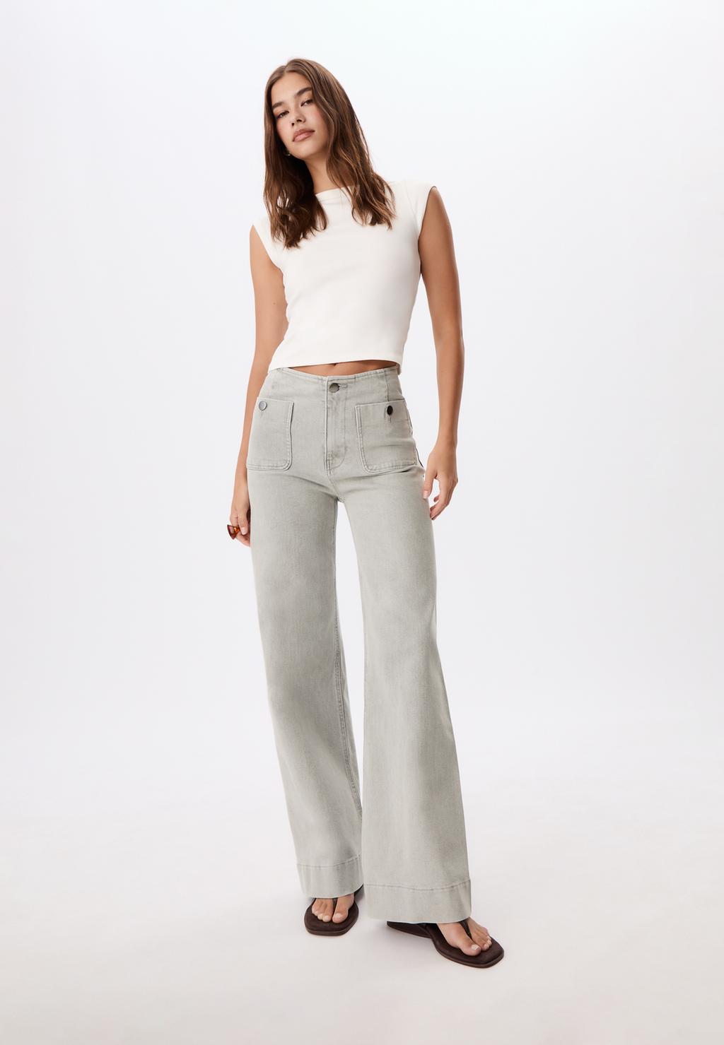 D77 Minimalist jeans with pockets