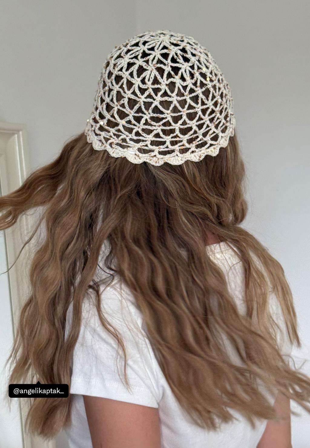 Czapka typu beanie z cekinami