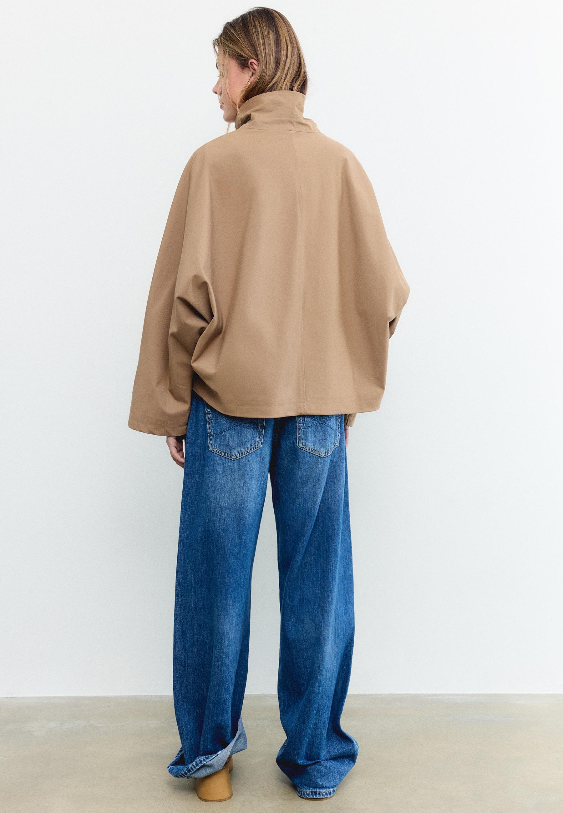 Stradivarius Kapüşonlu kısa oversize trençkot görsel 2