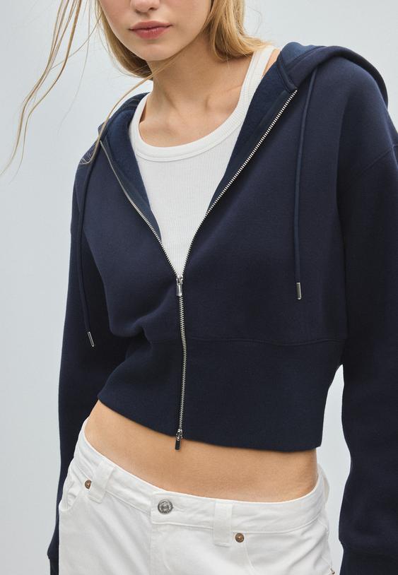 sweatshirt com capuz e fecho de correr