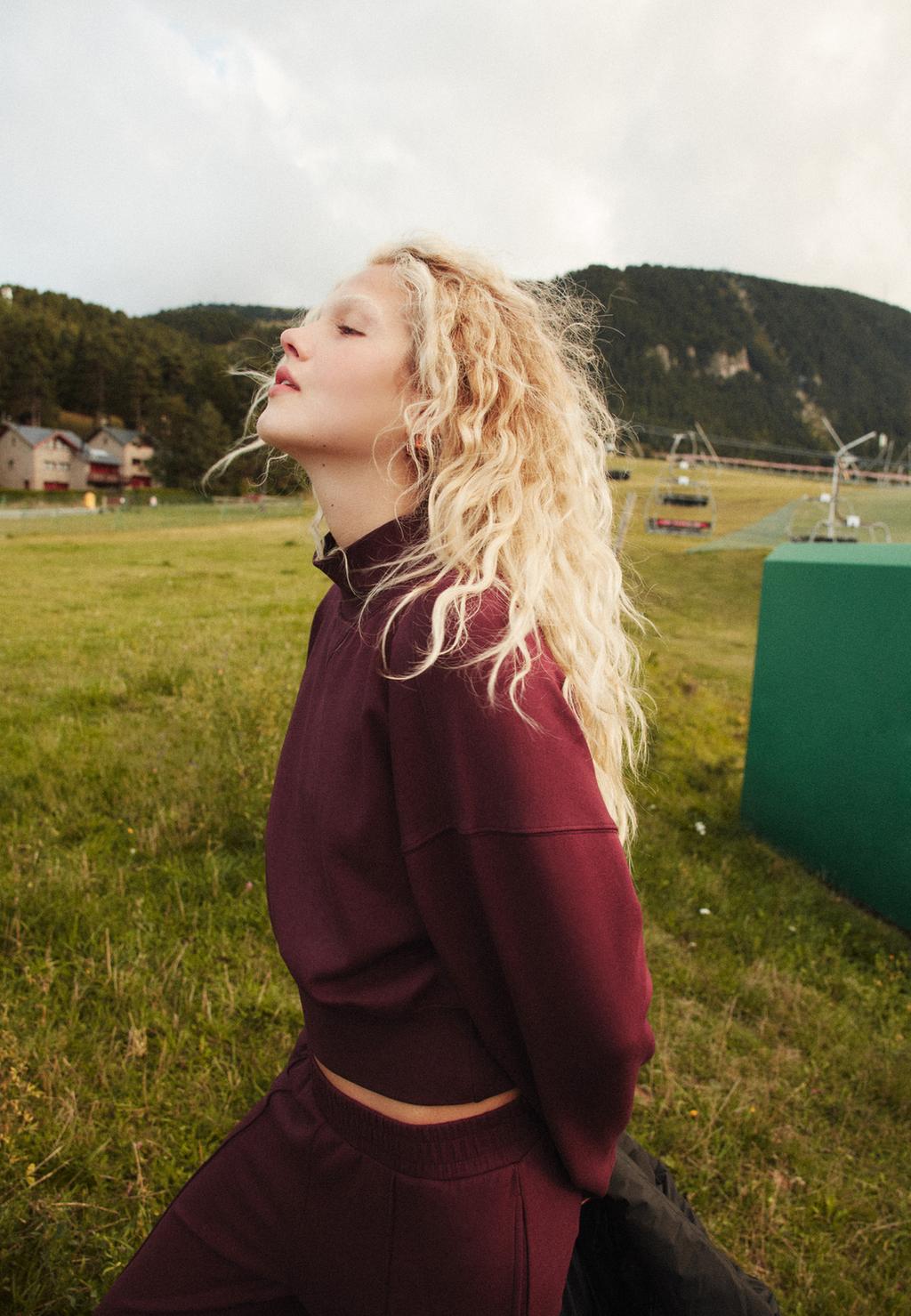 Sudadera cuello subido efecto lavado