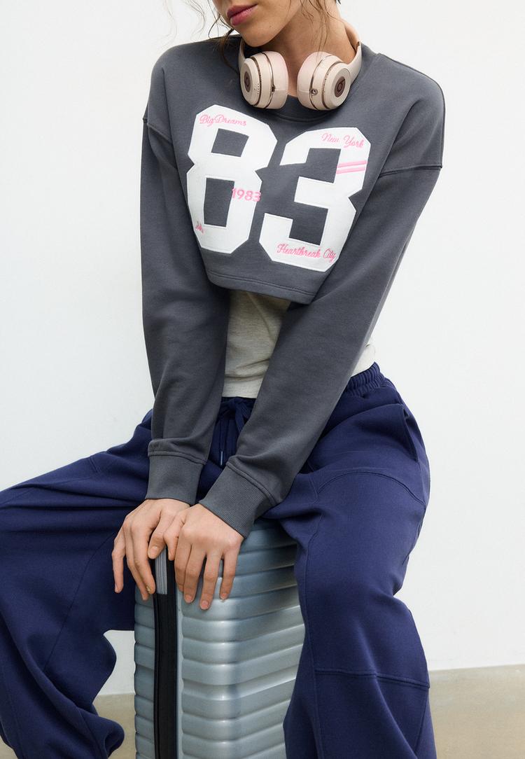 Stradivarius Φούτερ Με Συνδυασμό Κεντημάτων Ανθρακί S φωτογραφία