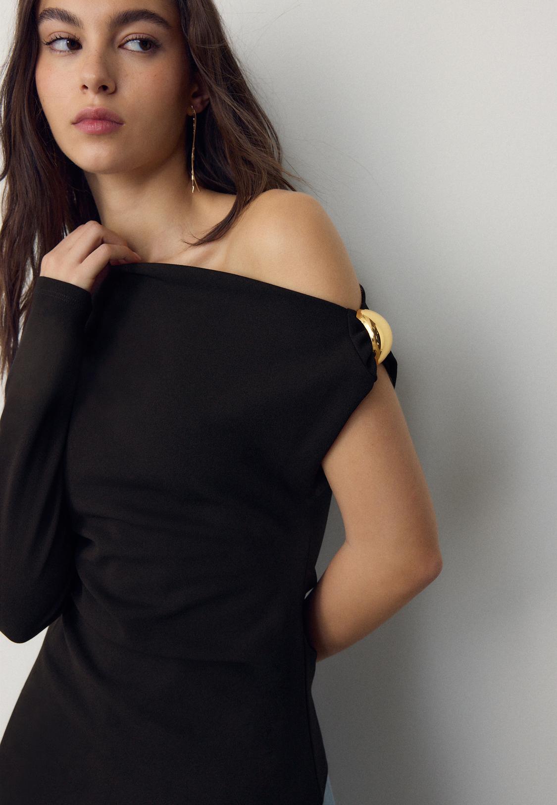 Asymmetric T-shirt with metal buckle - Women's fashion | Stradivarius Iraq