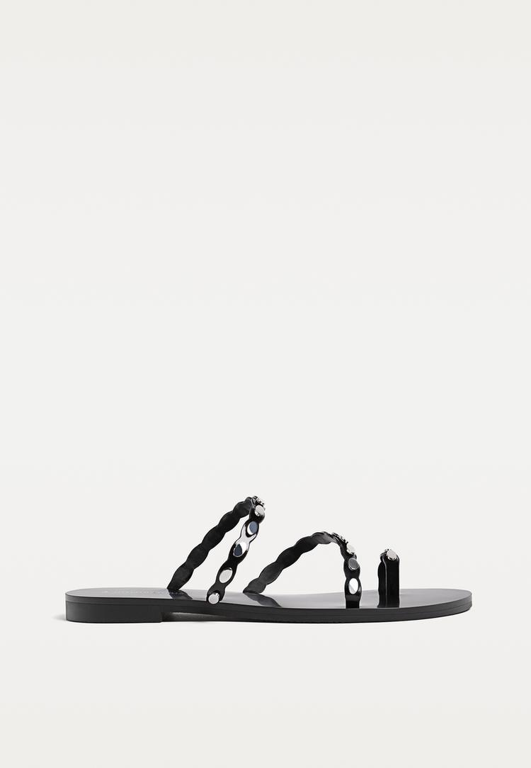 sandalias planas tachas