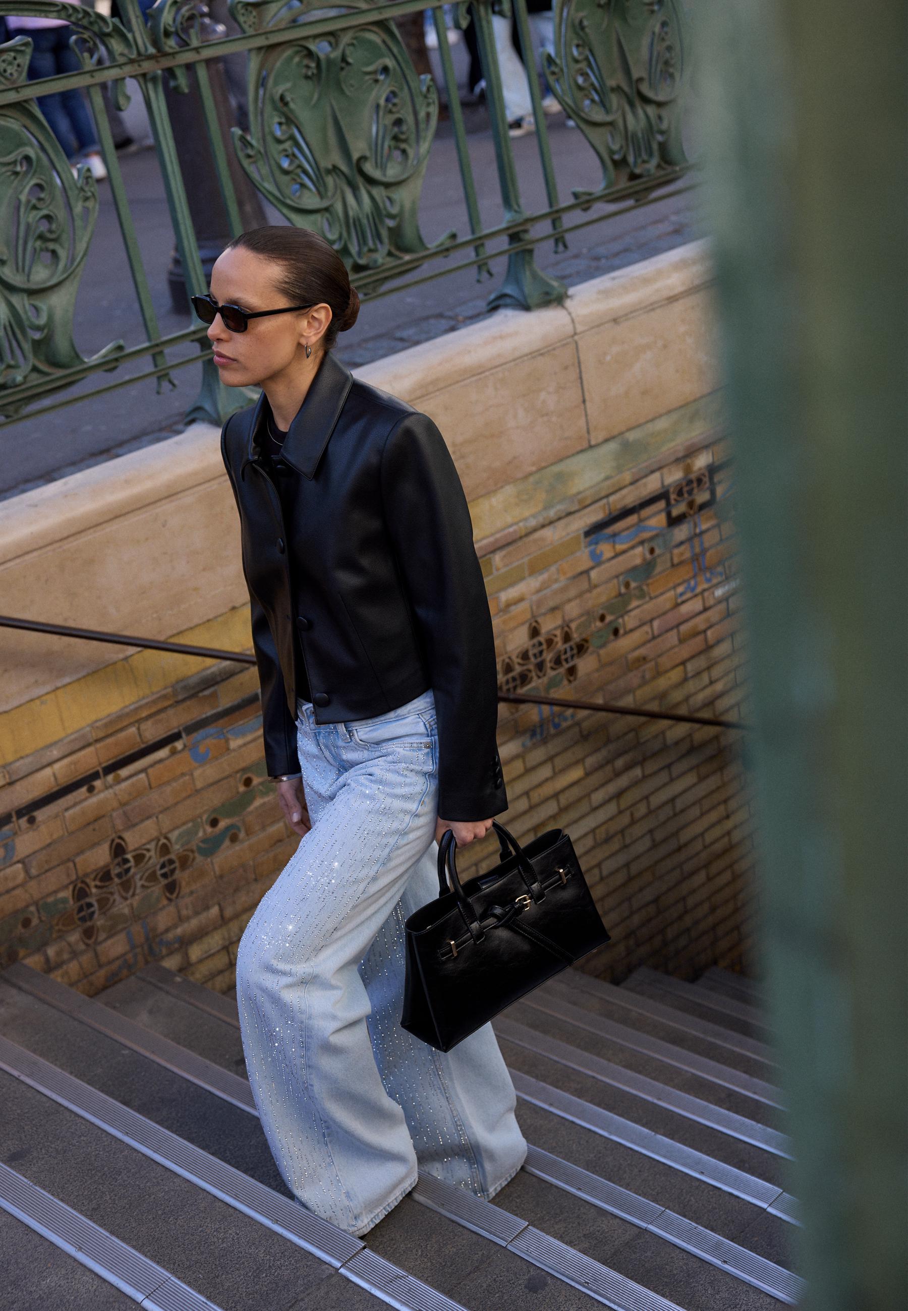 Düşük bel geniş paça parlak detaylı jean