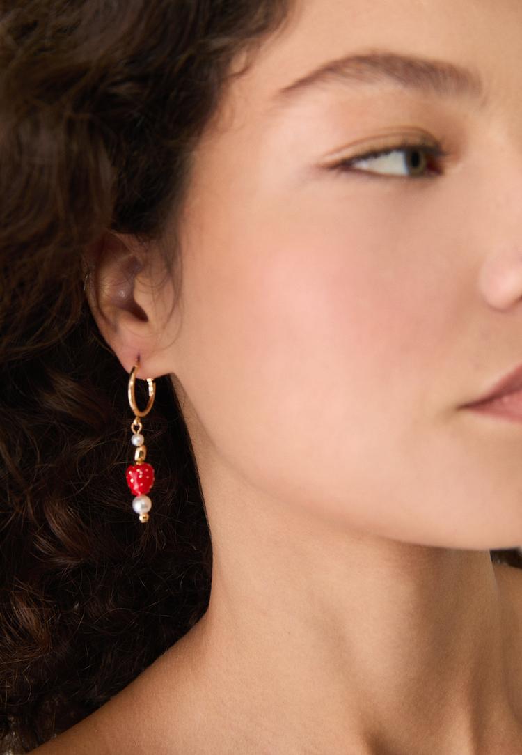 set 2 pendientes fresa y flor