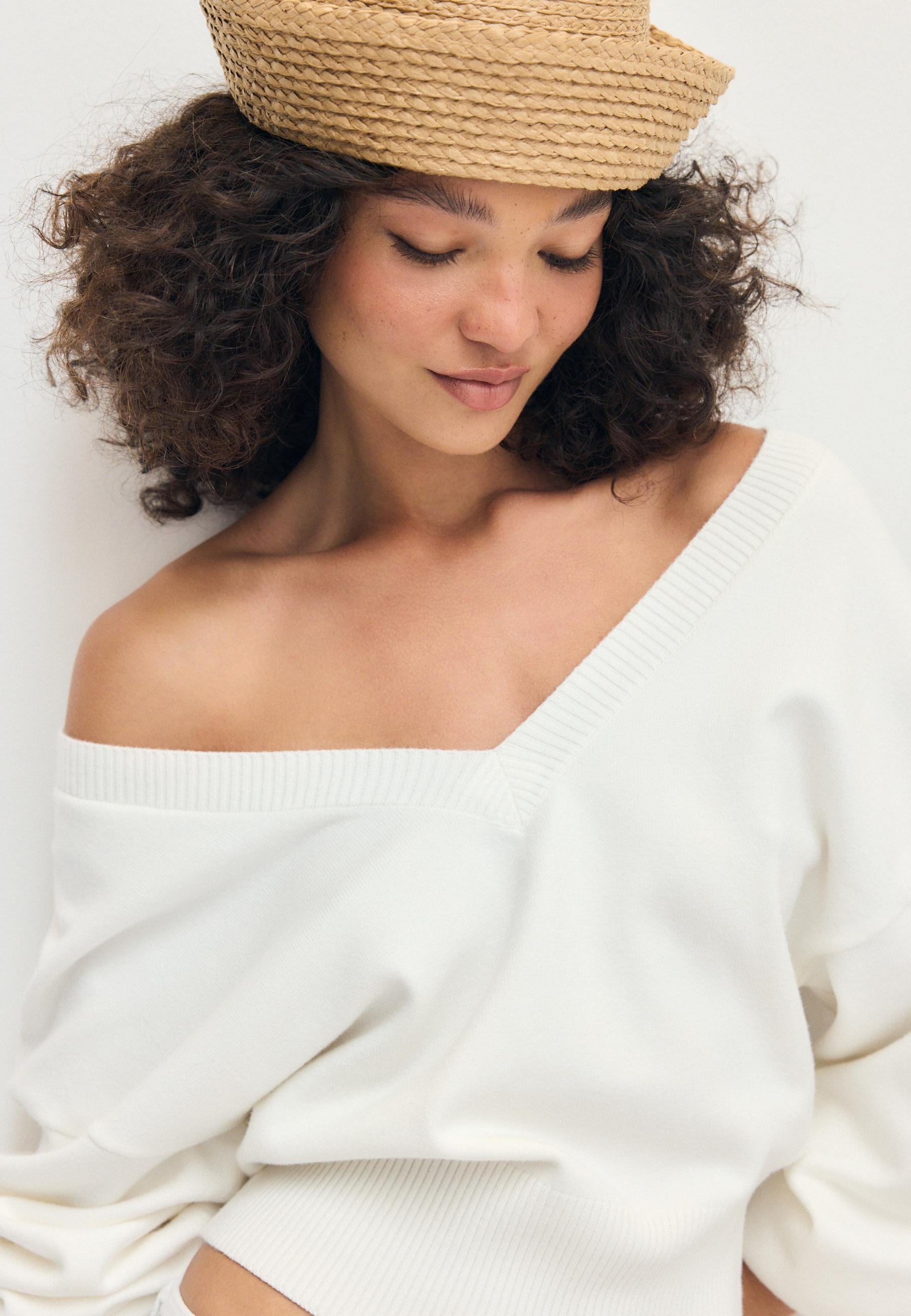V-neck batwing sleeve jumper — Ecru