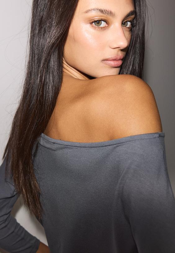 camiseta tachas pico