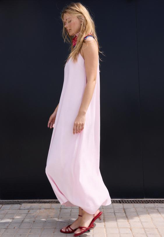 vestido midi textura tirantes